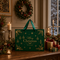 Sacs cadeaux en papier de Noël de luxe personnalisés avec poignées en ruban de satin et logo en feuille d'or pour l'emballage de cadeaux de détail