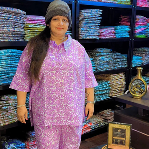 ชุดเซ็ตทำงานผู้หญิง ผ้าฝ้ายแท้ พิมพ์ลายดอกไม้ |   เสื้อครอปและกางเกงเหนือเข่า |   ระบายอากาศได้ดี |   ไซส์ S-10XL - Product Image 1