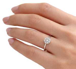 Bague de fiançailles de luxe en or blanc 10K 14K avec diamant de laboratoire taille ronde, design floral, sertissage illusion - Product Image 5