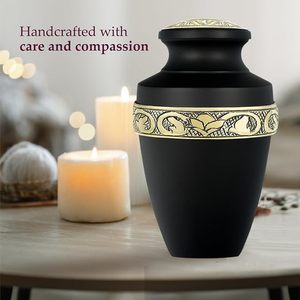 Urne funéraire en laiton de qualité supérieure, design bohème élégant, artisanat, support sécurisé pour cendres humaines, pour funérailles et familles - Product Image 4