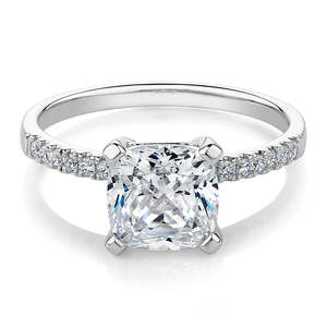 Anillo de Compromiso de Oro de 14K con Diamante Cultivado en Laboratorio, Corte Cojín, Piedras Laterales, Engaste Clásico de Garras, Bañado en Rodio, Anillo de Lujo para Propuesta Nupcial - Product Image 1