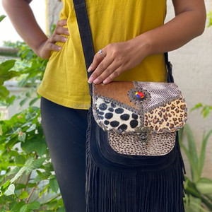 กระเป๋าสะพายพาดลำตัวหนังกลับแท้พิมพ์ลายสัตว์มีพู่ประดับลูกปัดสำหรับผู้หญิงกระเป๋าพาดลำตัวหนังคาวเกิร์ลดีไซน์หรูหรา - Product Image 4