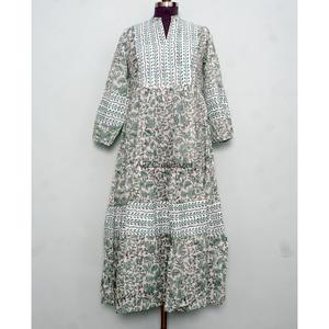 Vestido maxi hecho a mano, transpirable, informal, vintage, para uso diario, de corte holgado, con estampado floral, cuello en V, mangas cortas acampanadas y cintura natural. - Product Image 1