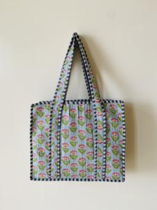 Bolso Tote Mini Acolchado de Algodón 100% Puro con Estampado Artesanal Indio, con Cierre, Hecho a Mano, Ideal para Uso Diario en Invierno, Primavera y Verano - Product Image 5