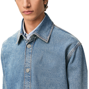 Surchemise en jean bleu pour homme, marque privée, avec patchs personnalisés, style workwear et streetwear, boutons-pression, veste décontractée, conception personnalisée haut de gamme, OEM - Product Image 2