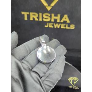 จี้รูปดอกบัวสั่งทำพิเศษ ประดับเพชรโมอิสซาไนต์ เงินแท้ 925  แบบ Iced Out สไตล์ฮิปฮอป ของขวัญสำหรับทุกเพศ โดย Trisha Jewels - Product Image 5