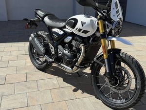 Tri-um-ph Scrambler 400 XC สีขาววานิลลา รุ่นใหม่ปี 2026 ยอดนิยมสูงสุด - Product Image 2