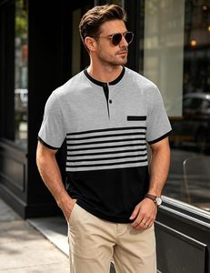 Camiseta de Manga Corta con Cuello en V a Rayas para Hombre, Corte Ajustado, Diseño Estampado Gris y Negro, Estilo Casual - Product Image 4