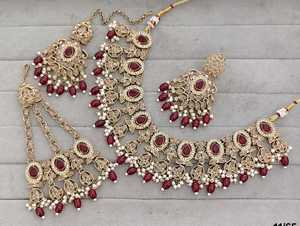 Parure de mariée élégante et de haute qualité, plaquée or, comprenant un collier ras-du-cou, des boucles d'oreilles et un Maang Tikka, en zircon plaqué rhodium, pour mariage, dernière collection - Product Image 5