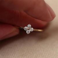 Bague Fleur en Argent 925 pour Femme avec Moissanite, Taille Ronde Brillante, Sertissage à Griffes, Idéale pour un Usage Quotidien Romantique