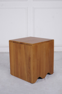 Tabouret moderne en teck massif avec finition naturelle, meuble d'appoint polyvalent pour salon, chambre et maison - Product Image 2