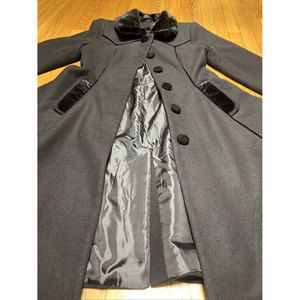 Manteau d'hiver vintage gothique pour femme en mélange de laine avec col et poignets en fausse fourrure - Manteau de princesse évasé et cintré - Product Image 3