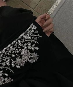 อาบายะห์ปักมือสุดหรูสำหรับผู้หญิง แขนยาว เหมาะสำหรับใส่ในวันอีด - Product Image 3