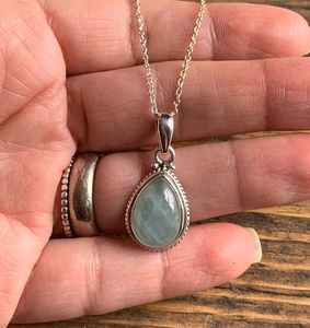 Pendentif Goutte d'Eau en Argent Sterling Plaqué Or avec Aigue-Marine, Pierre de Naissance de Mars, Bijou Fait Main en Pierre Précieuse, Cadeau pour Femmes et Hommes - Product Image 1