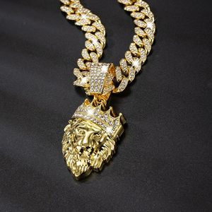 Pendentif tête de lion plaqué or jaune avec pierre moissanite couronnée, collier hip hop pour homme - Product Image 5