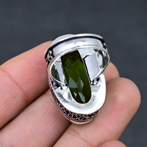 Anillo de Peridoto Verde Facetado, Hermoso y Popular, Hecho a Mano, Chapado en Plata de Ley 925, Ovalado, de Lujo, Calidad Premium, Estilo Vintage - Product Image 1