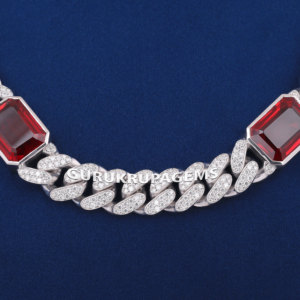 Una cadena cubana unisex de plata 925 con moissanita y diamantes de esmeralda roja únicos, de alta calidad, con certificado de autenticidad. - Product Image 3