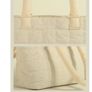 Bolsa de Mano Impermeable de Gran Capacidad, Estilo Invernal, Simple y Suave, Hecha en Vietnam. - Product Image 4