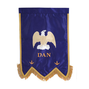 Bannière maçonnique personnalisée DAN Royal Arch Chapter en satin bleu avec emblème d'aigle doré et franges pour la régalia de la loge - Product Image 1