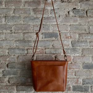 Sac fourre-tout pour femmes de grande capacité en cuir véritable de haute qualité, design nouveau, tendance, toutes saisons, couleur et logo personnalisables, AV-0004 - Product Image 1