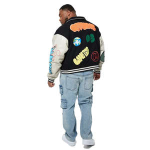 เสื้อแจ็คเก็ตเบสบอลวาร์ซิตี้แขนหนังขนสัตว์ฟอกย้อมลายกราฟฟิตีสำหรับผู้ชาย สไตล์ไฮสตรีท ปกคอพับ กันลม - Product Image 4