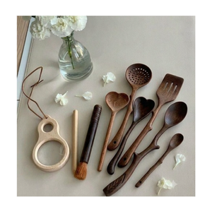 Juego de utensilios de cocina de madera marrón oscuro vintage, cucharas de servir ecológicas con forma de corazón - Product Image 1
