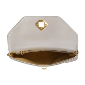 Pochette élégante taupe avec chaîne dorée, sac de soirée minimaliste pour femme, pochette chic à porter en bandoulière - Product Image 6