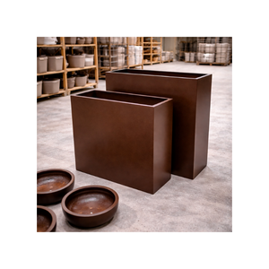 Ensemble de jardinières contemporaines en fibre de verre prêtes à être expédiées, rectangulaires à plusieurs niveaux, pour extérieur, jardin, patio, décoration commerciale - Product Image 1