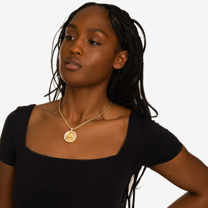 Medallón de la Virgen María en Oro Amarillo de Lujo |   Collar con Moneda Religiosa Halo |   Joyería Cristiana de Hip Hop para Hombres y Mujeres - Product Image 3