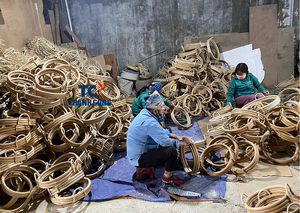 Meilleure qualité à la main véritable corne Mini peigne peigne en corne naturelle peigne à cheveux fabriqué au Vietnam Logo gravure acceptée au Vietnam - Product Image 5
