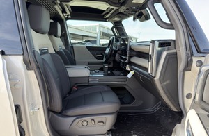 รถ SUV GMC HUMMER EV รุ่นพรีเมียม ขับเคลื่อนสี่ล้อ 2x  ใหม่เอี่ยม - Product Image 2