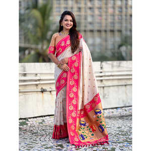 Sari Paithani de Seda Suave Color Crema con Motivo de Loto, Ropa India y Pakistaní - Product Image 6