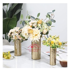 Juego de 3 floreros de metal decorativos para el hogar de lujo hechos a mano con acabado dorado, decoración de mesa de boda - Product Image 1