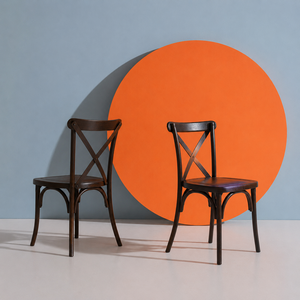 Chaise de restaurant moderne robuste en résine marron foncé avec dossier croisé - Mobilier de salle à manger d'extérieur empilable pour appartement, ferme, maison, bar - Product Image 1