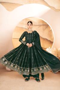 Ensemble de robe Anarkali vert foncé très demandé, avec dupatta brodée de sequins, richement orné de sequins et de broderies multithreads. - Product Image 3