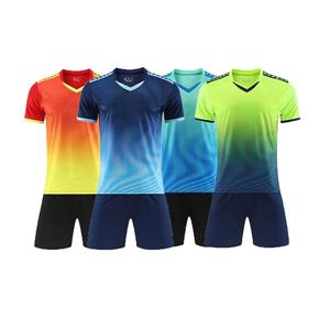 Nouveau modèle de maillot de football personnalisé Sublimation plaine ensembles d'uniformes de football pour adultes - Product Image 1