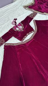 SIE présente la plus belle collection de robes de mariée pakistanaises de couleur violette, ensemble Lehenga Choli, dernière collection de créateurs, en gros. - Product Image 4