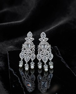 Lucentarts Elegantes Pendientes Largos Geométricos de Moda con Micro Pavé de Circonitas Rosas Infinito, Joyería de Fiesta al por Mayor para Mujer - Product Image 5