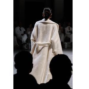 Nouveaux vêtements pour femmes, hauts élégants, chemisier ODM GISELLE TOP, écologique, 92% POLYESTER 8% RAYON, hauts d'hiver pour femmes en provenance du Vietnam - Product Image 5