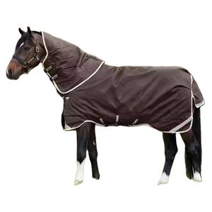 Tapis d'hiver durables et abordables pour chevaux avec conception personnalisée imperméable et matériau extérieur en polyester à 100% - Product Image 1