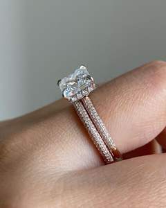 Anillo de Compromiso con Diamante Cultivado en Laboratorio de 3.50 Quilates, Corte Princesa, Banda Pavé de Oro Sólido de 14K, Joyería Nupcial - Product Image 2