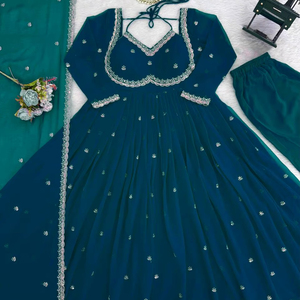 Hermoso Vestido de Fiesta de Diseño Nuevo en Georgette Fox con Dupatta y Pantalón - Product Image 1