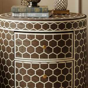 Table d'appoint de sol légère et personnalisée Belladec, design floral, en os incrusté, faite à la main, à deux tiroirs, pour intérieur - Product Image 2