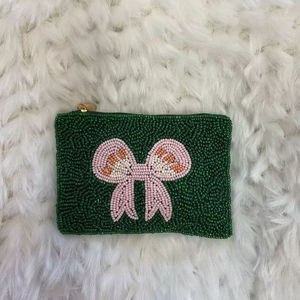 Porte-monnaie en perles de rocaille brodées, confectionné avec une expertise et une sophistication dans le travail des perles, offrant un moyen élégant de transporter vos pièces de monnaie. - Product Image 5