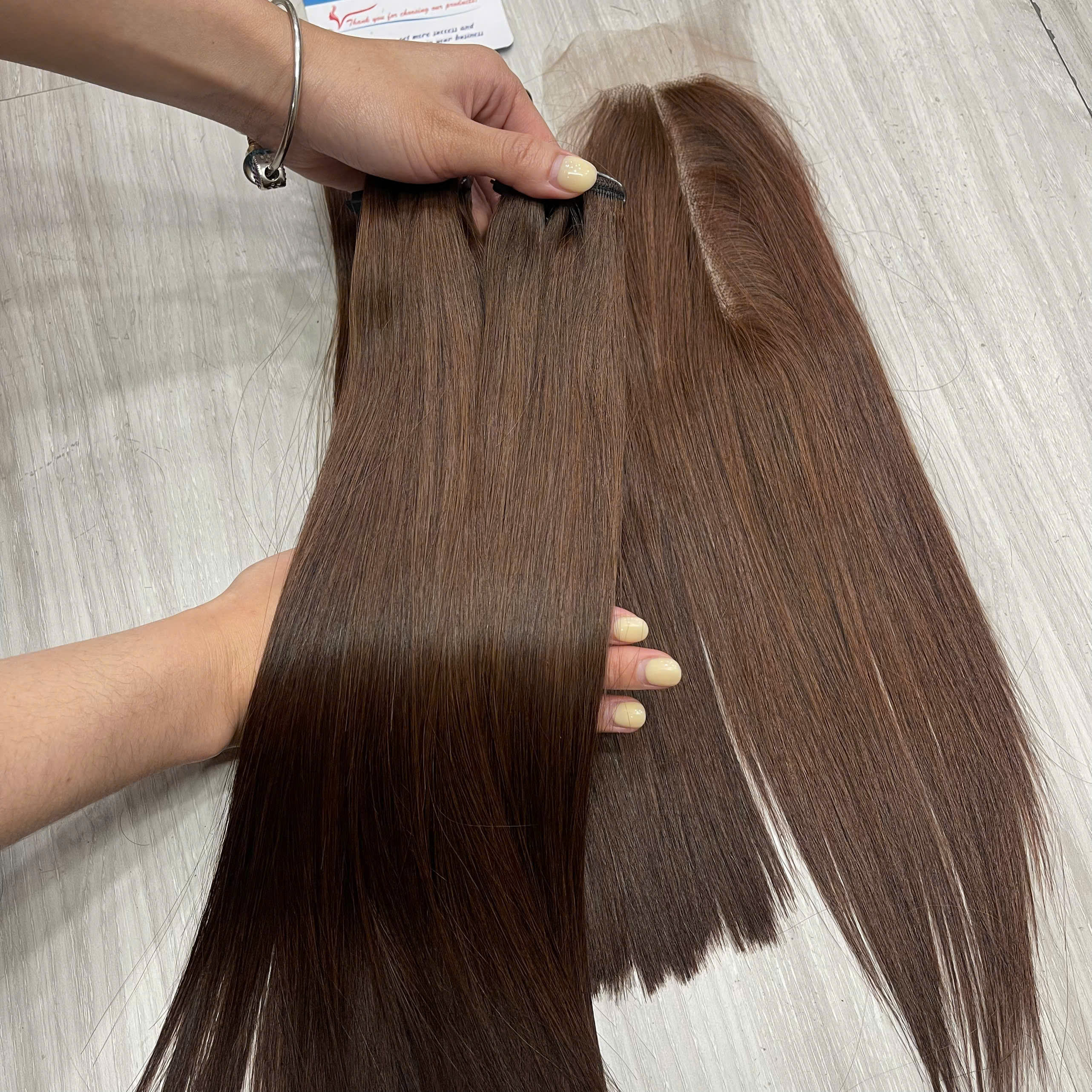 สีน้ำตาลเข้ม