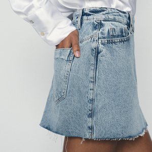 Jupe droite en jean à prix abordable pour femme, style classique, fournisseur OEM en gros, jupe droite minimaliste pour femme - Product Image 3