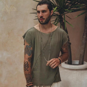 เสื้อทูนิคผ้าฝ้ายสีเขียวมะกอกพรีเมียมสำหรับผู้ชาย ตกแต่งขอบดิบ งานฝีมือ แต่งลายด้วยมือ แขนสั้น สไตล์โบฮีเมียน เสื้อเชิ้ตฤดูร้อนสำหรับผู้ชาย สไตล์โบฮีเมียน - Product Image 1