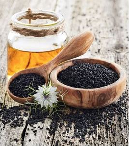 Achetez de l'huile de cumin noir 100% naturelle avec emballage de taille personnalisée pour une utilisation multi-types, par les exportateurs - Product Image 1