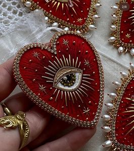 MD HANDICRAFTS Broche de Diseño Hecho a Mano con Bordado Colorido y Cuentas de Primera Calidad para Niños y Mujeres, Ideal para Bodas - Product Image 5