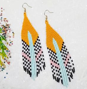 Boucles d'oreilles tendance en perles de rocaille bohèmes roses et dorées, style bohème, avec franges, vente en gros - Product Image 6